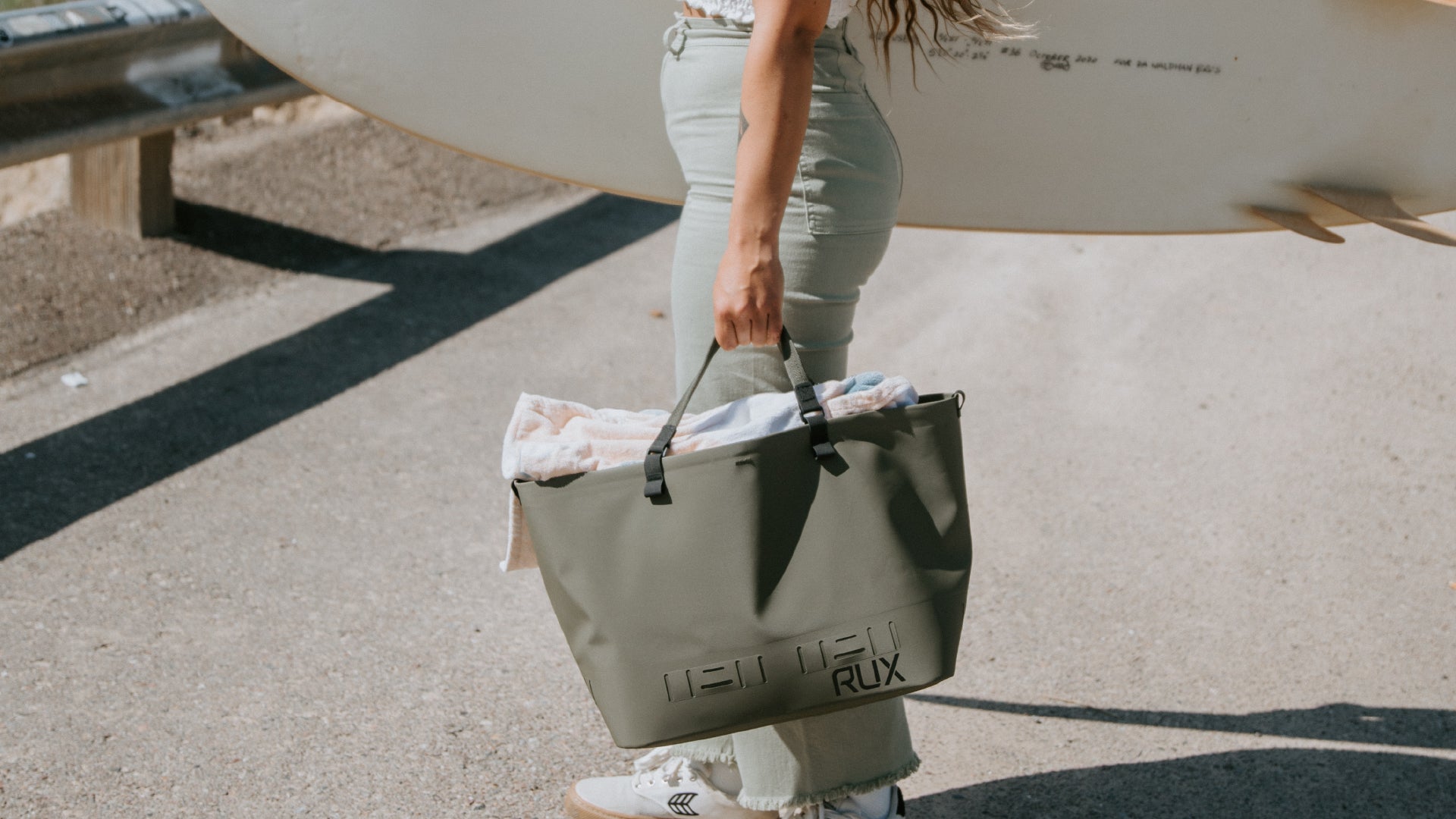 Accessorize the RUX Waterproof Bag: the Ultimate Gift Guide for Outdoor Design Lovers